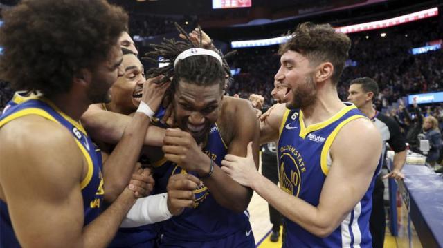 1672762472613094357.jpg kevon-looney-celebration-GettyImages-1453905683.jpg